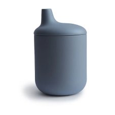 Silikonový hrneček s pítkem - powder blue Mushie