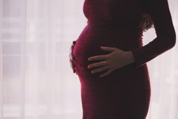 PÉČE PRO NASTÁVAJÍCÍ MAMINKY: VÝBAVA K PORODU A ŠESTINEDĚLÍ
